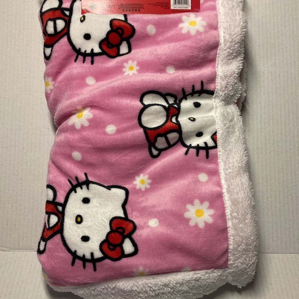 Hello Kitty throw
